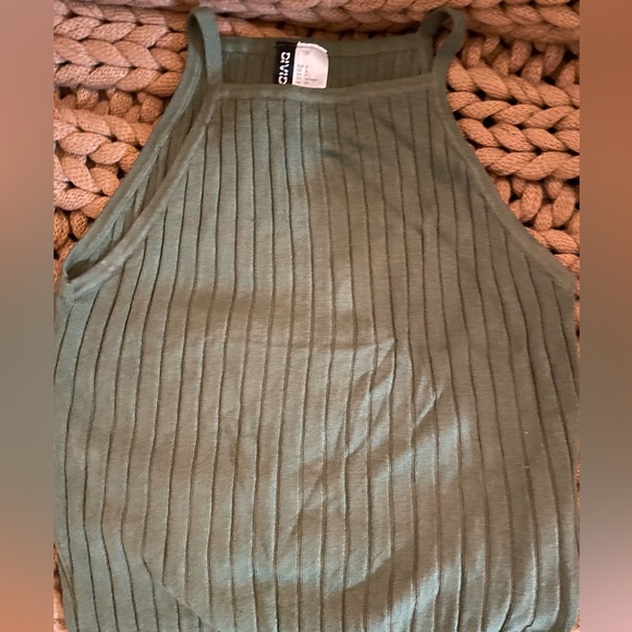 H&M Army Green Crop Top - Picture 2 of 2